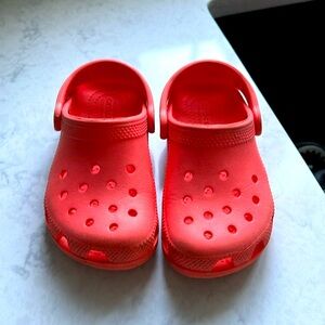 Toddler classic clog, coral, size C 10